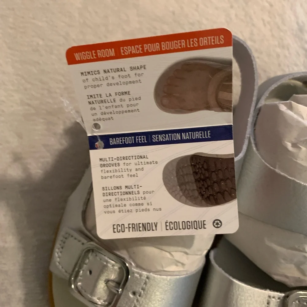 New In Box Toddler Girls 7.5M Regular Merrell Bare Steps‎ Silver Sandals Shoes